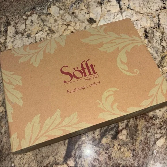 Sofft Women's White Wedge Sandals NIB - Picture 11 of 11